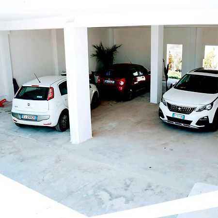 Fronte Mare In Centro Covered Parking Torre Lapillo Exterior foto