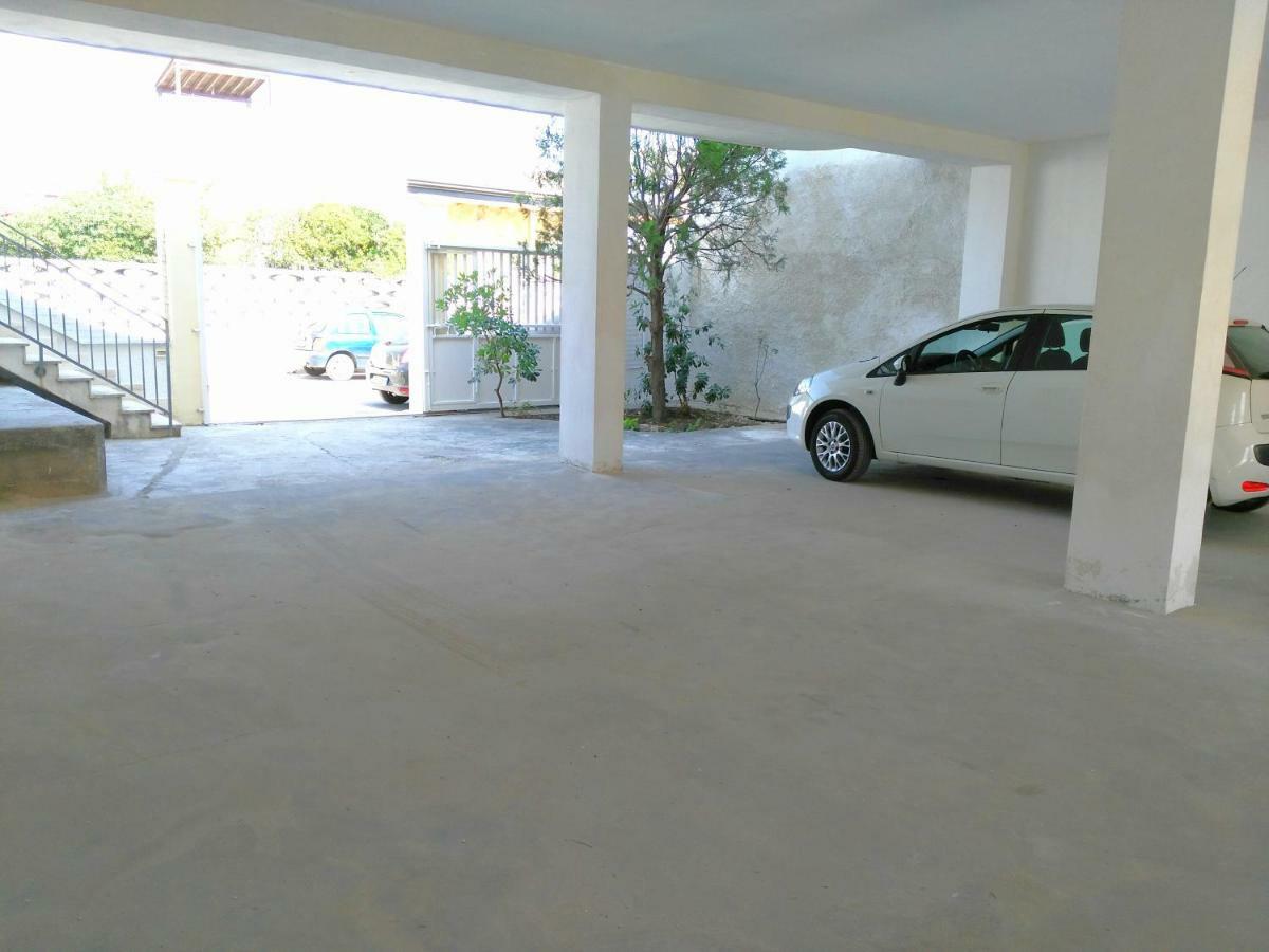 Fronte Mare In Centro Covered Parking Torre Lapillo Exterior foto